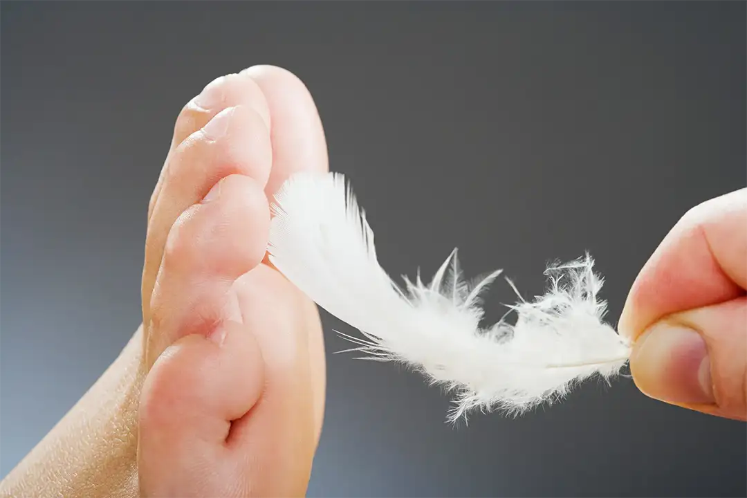 Why some people are not ticklish?